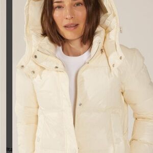 Women's italic Cream Hooded Puffer Jacket